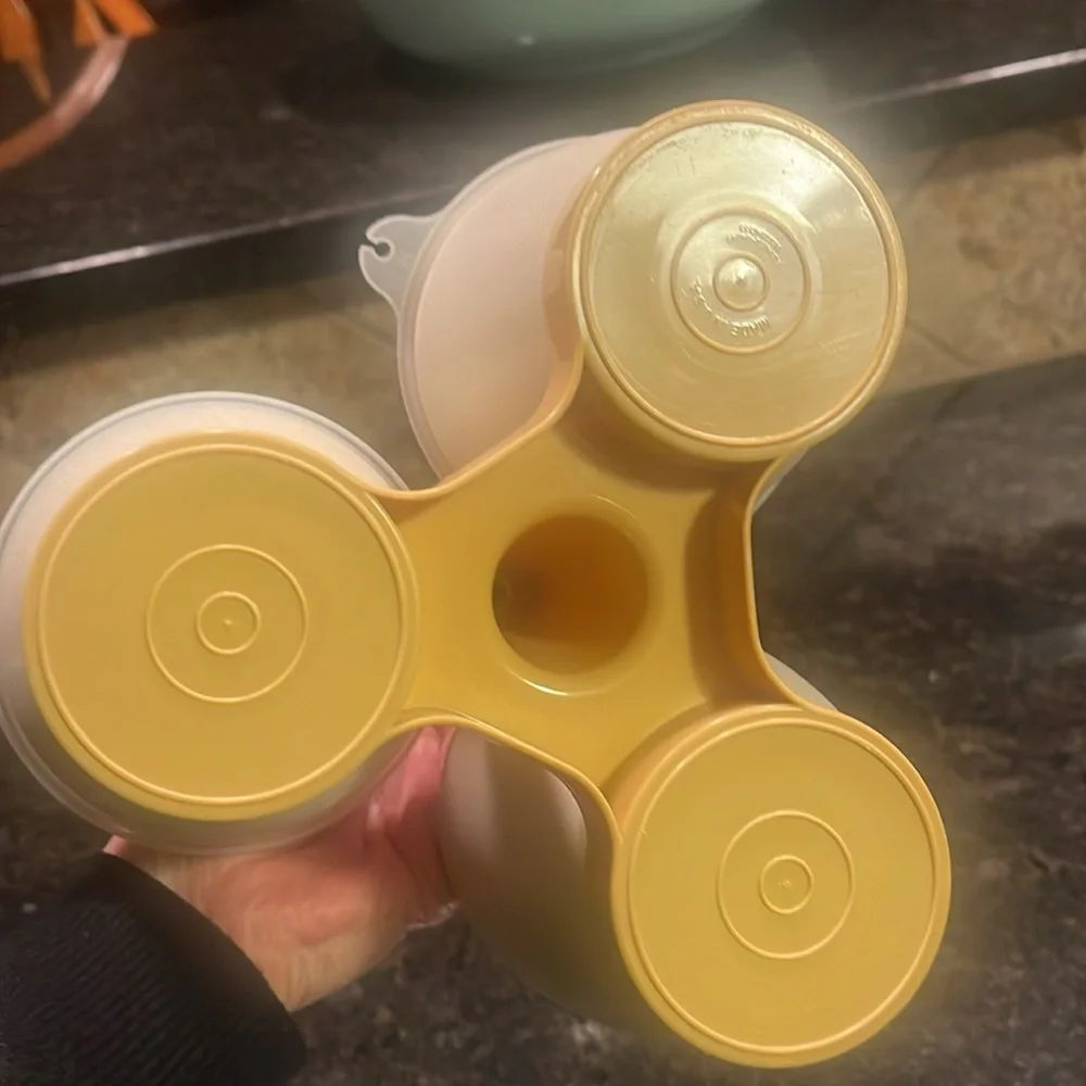 Vintage Tupperware Condiment Caddy 3 Container Serving Set. Missing 1 lid
